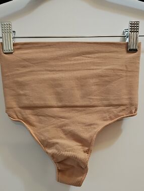 3115. NWOT SKIMS Core Control High-Waist Seamless Thong